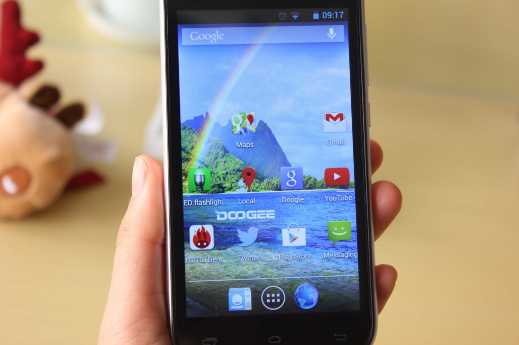 DOOGEE  RainBow DG210 in stock at geekbuying 4.5INCH IPS Srceen MT6572 Dual Core  3G/GPS 5.0MP Camera with Free Leather Case