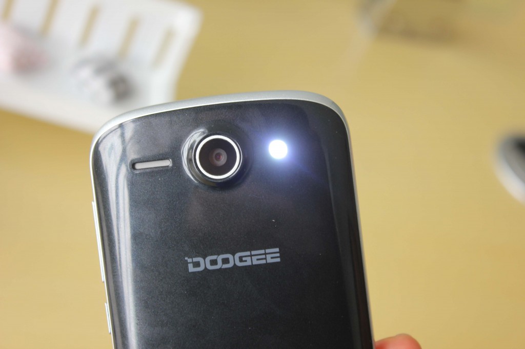 DOOGEE  RainBow DG210 in stock at geekbuying 4.5INCH IPS Srceen MT6572 Dual Core  3G/GPS 5.0MP Camera with Free Leather Case