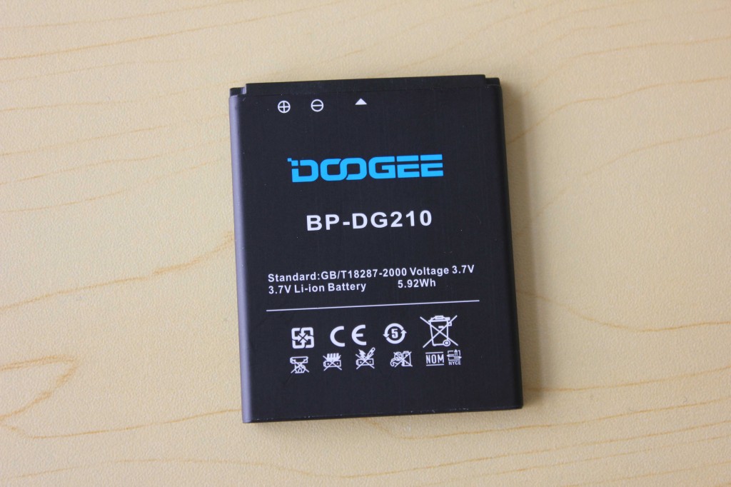 DOOGEE  RainBow DG210 in stock at geekbuying 4.5INCH IPS Srceen MT6572 Dual Core  3G/GPS 5.0MP Camera with Free Leather Case