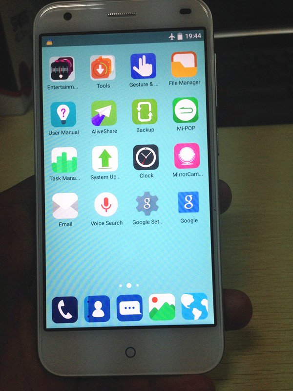 The first Android 5.0 pre-installed smartphone：ZTE BLADE S6