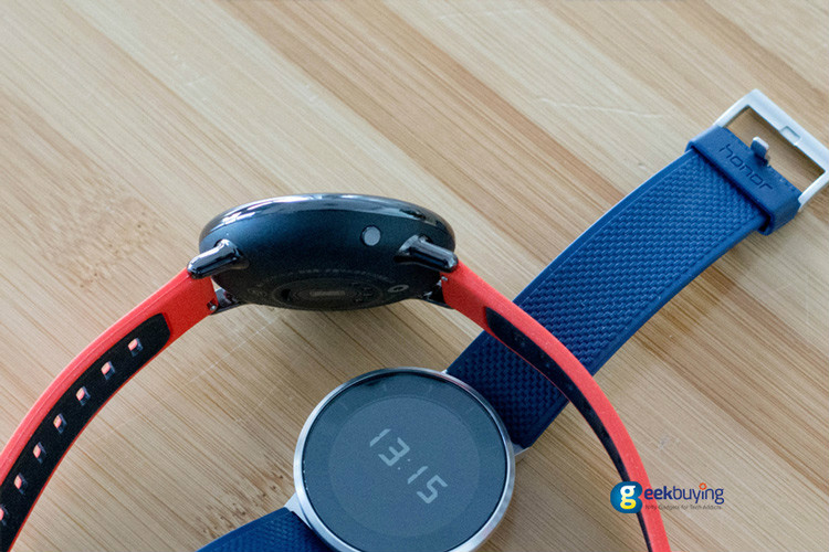 Amazfit pace vs honor best sale watch magic