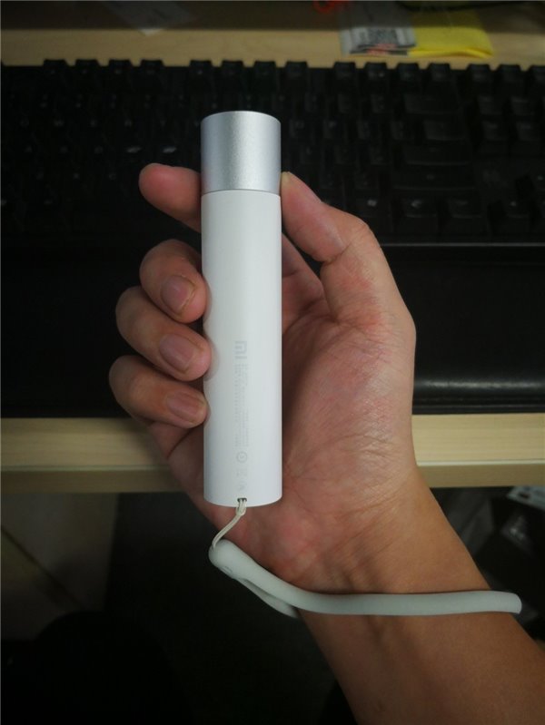 Xiaomi Portable Flashlight Unboxing Review: Built-in SOS Mode