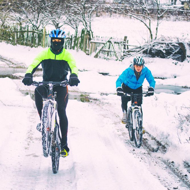 3 Recommended Cycling Gears for Cold Weather