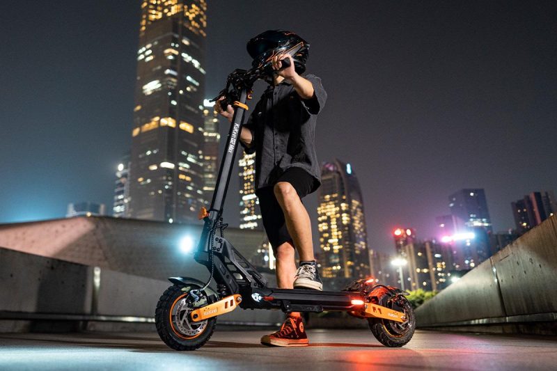 Est-il sécuritaire de conduire un trottinette électrique la nuit ?